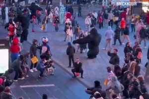 老詹湖人赛前仪式太魔性了😂已经到了街头都有人模仿的地步！